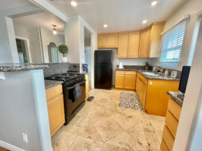 Rustling Leaves 2bd/1 ba Upstairs Parking/Laundry